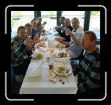 CA_Leffe_11-43-16 * Grym lunch!  hittils inga strre skador, endast ett litet kttsr under gat (blir s nr tennisinstruktrer servar boll mitt p glasgonen). Jaja, den skadan skulle komma att repareras senare. * 2292 x 2140 * (588KB)